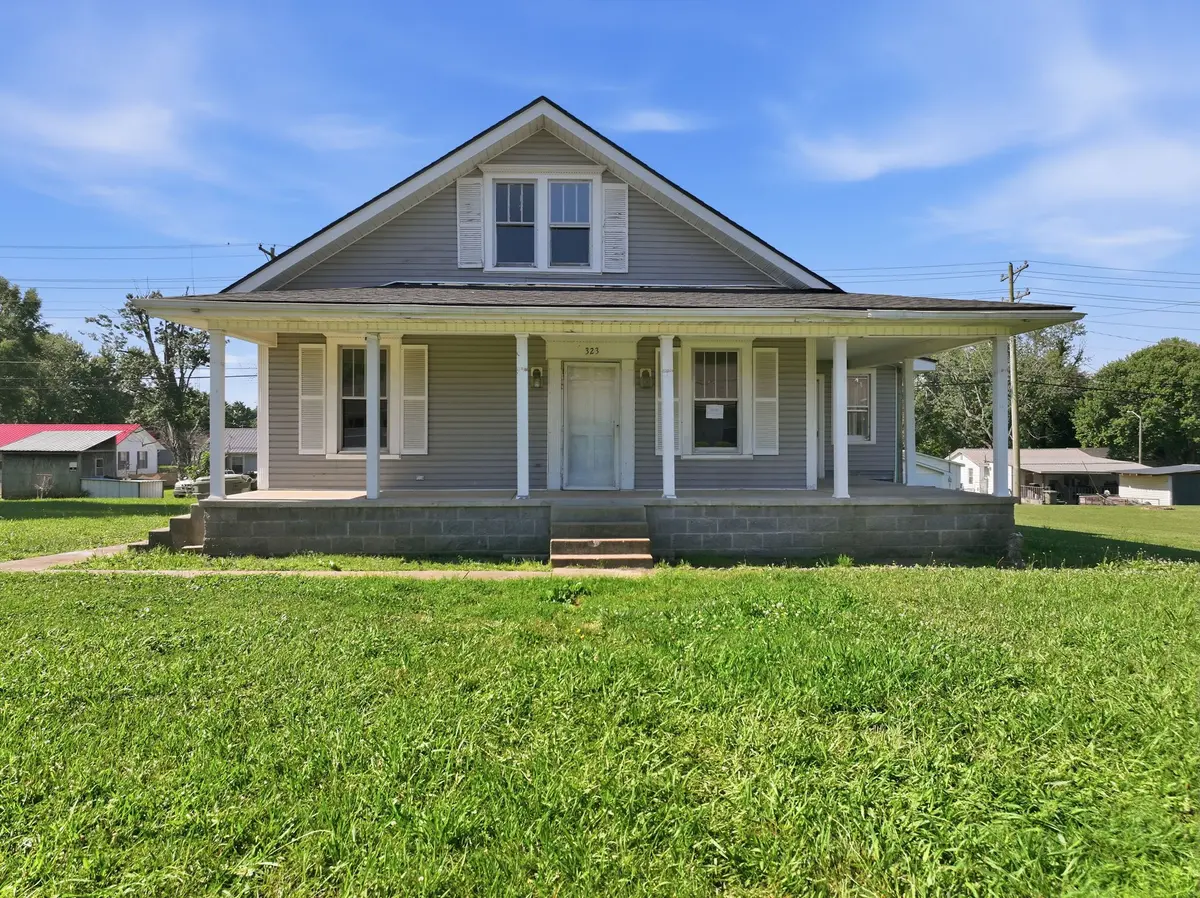 323 Kennedy St, Lawrenceburg, TN 38464