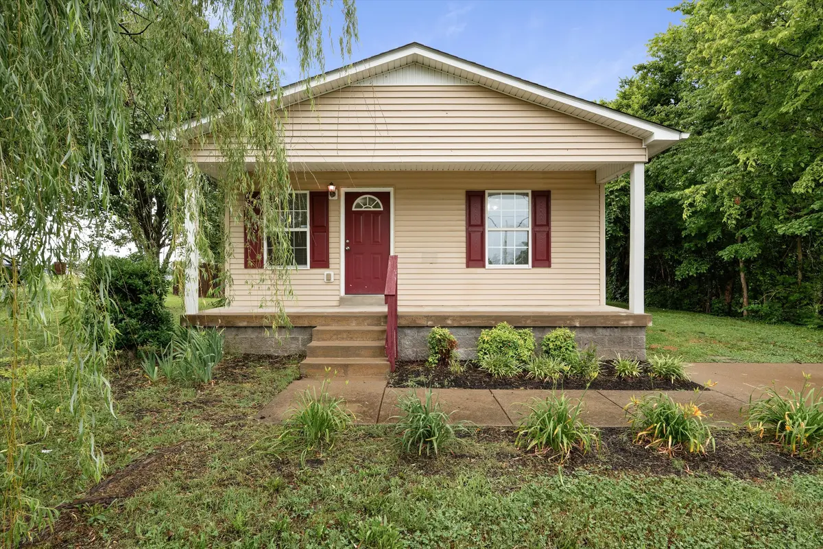 303 15th Ave #W, Springfield, TN 37172