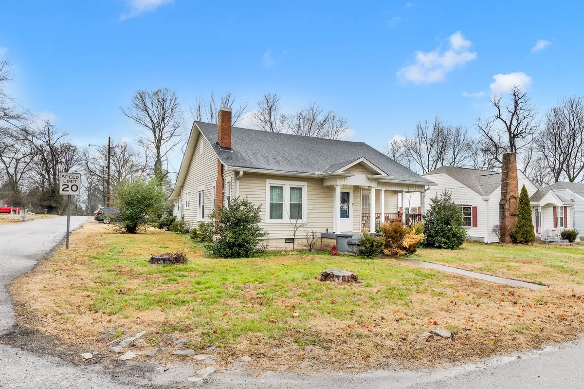 128 W Jackson St, Gallatin, TN 37066