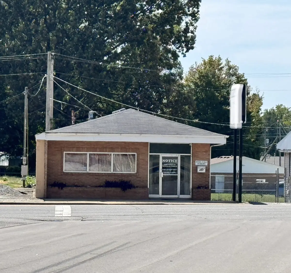 207 E Gaines St #E, Lawrenceburg, TN 38464