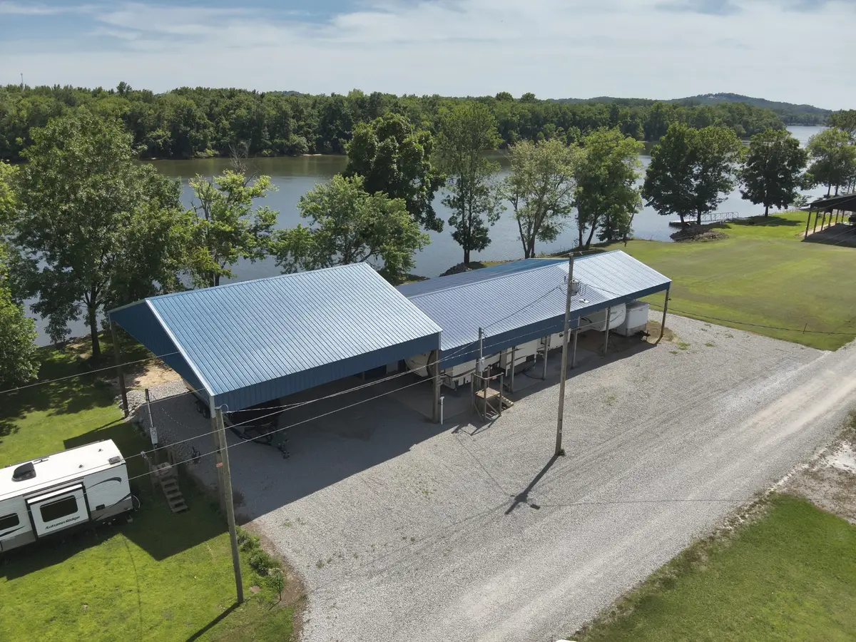1067 WC Pickett, Clifton, TN 38425