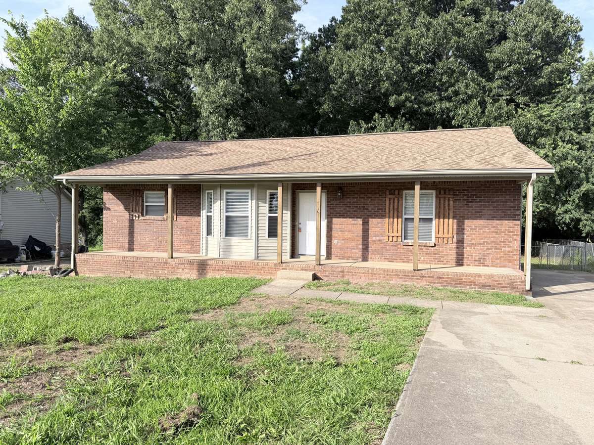 416 Sideline Dr, Oak Grove, KY 42262