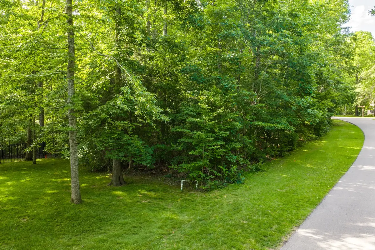 1011 Champion Hills Dr, Kingston Springs, TN 37082