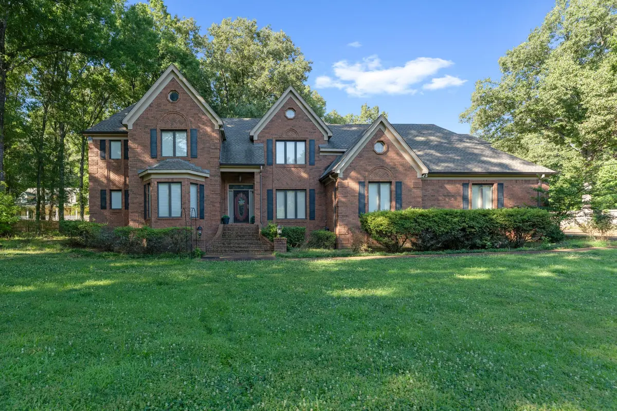 10065 E Country Way Dr, Cordova, TN 38018