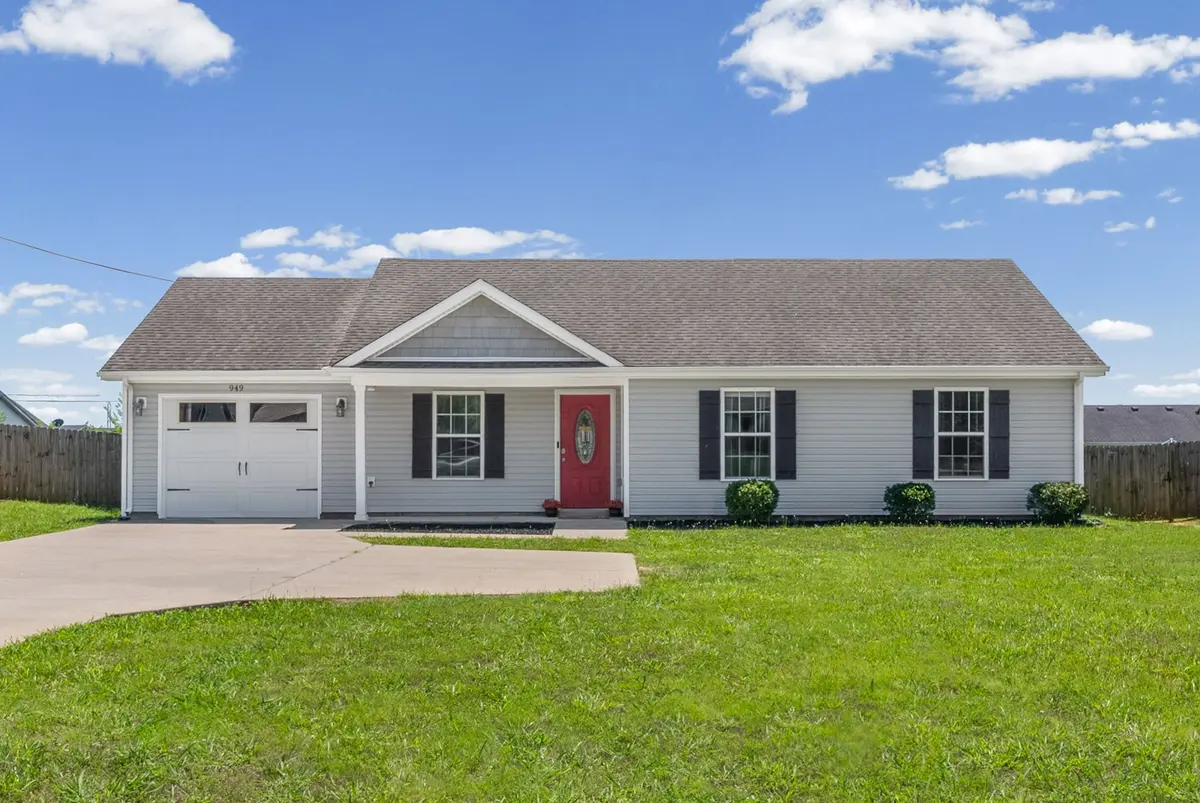 949 Hugh Hunter Rd, Oak Grove, KY 42262