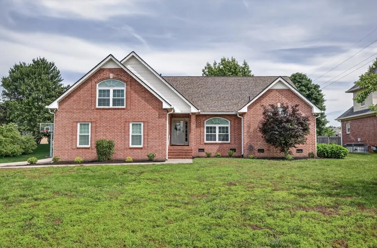 518 Redstone Dr, Gallatin, TN 37066