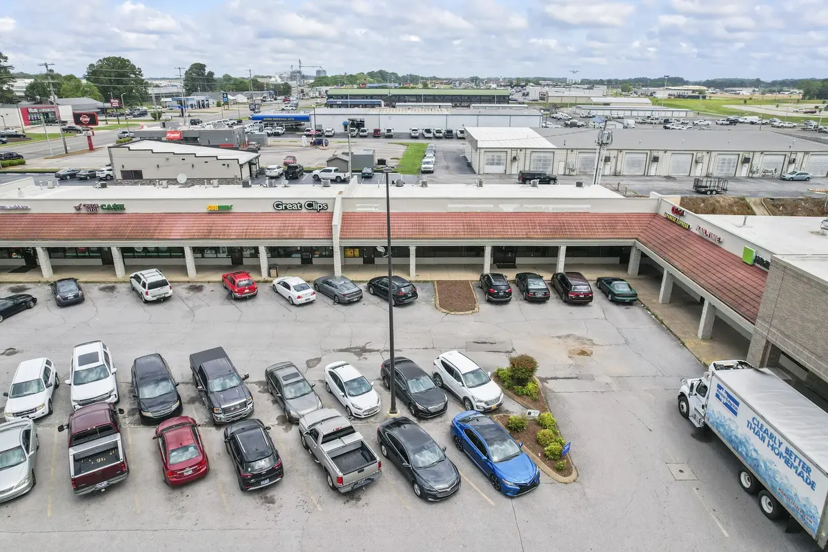 1700 N Locust Ave, Lawrenceburg, TN 38464