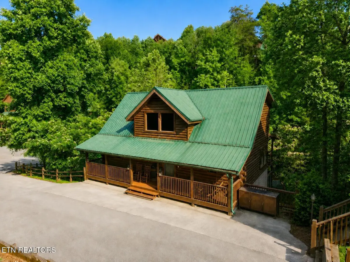 620 Chickasaw Gap Way, Pigeon Forge, TN 37863