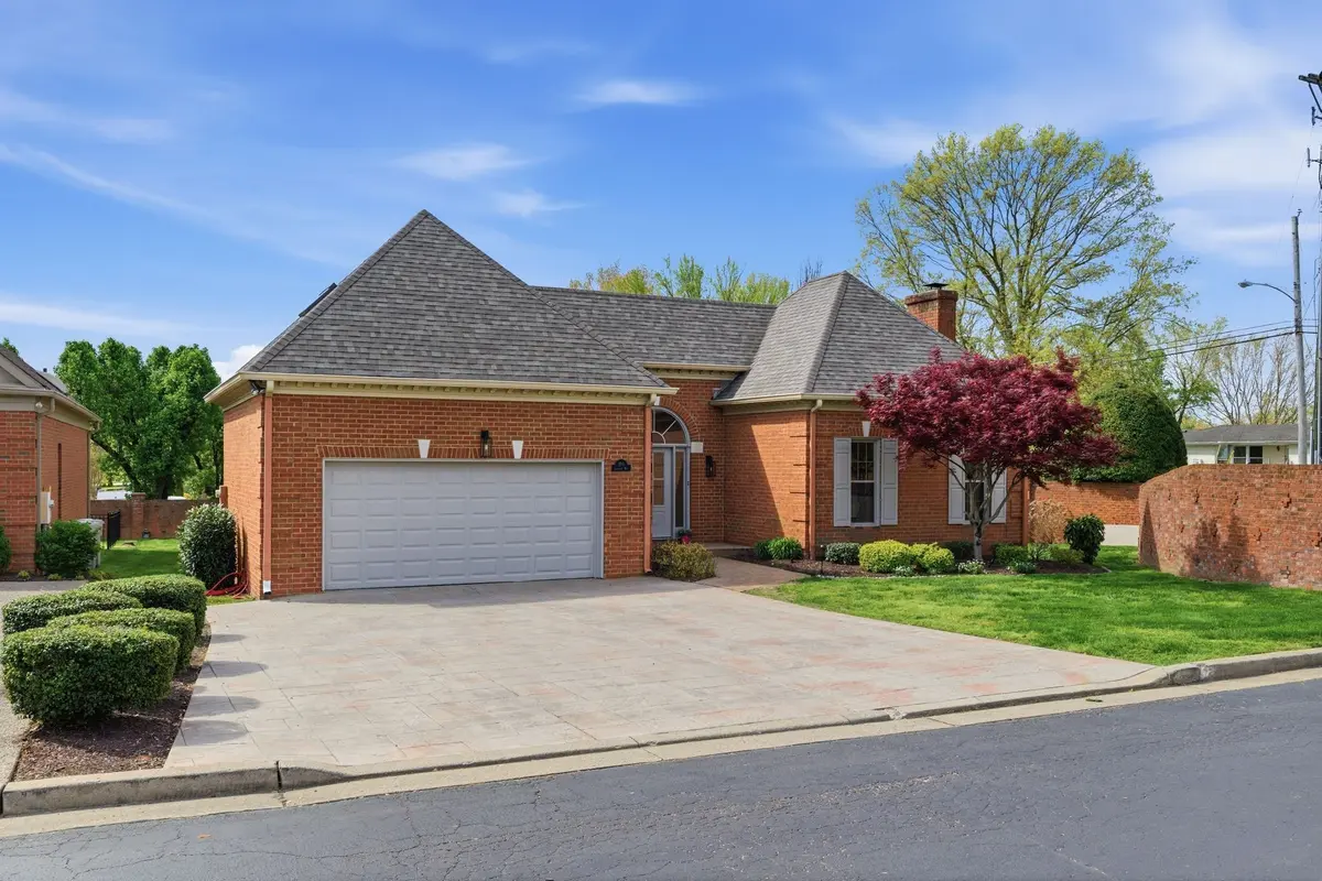 100 Carriage Way, Hendersonville, TN 37075