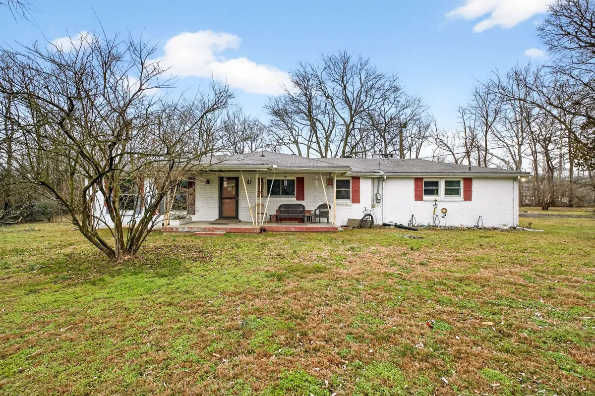 215 Ewing Dr, Nashville, TN 37207