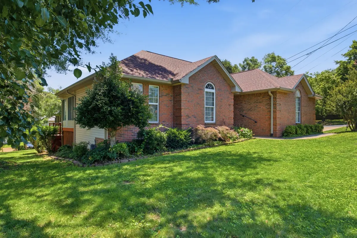 1629 Roundhill Dr, Nashville, TN 37211