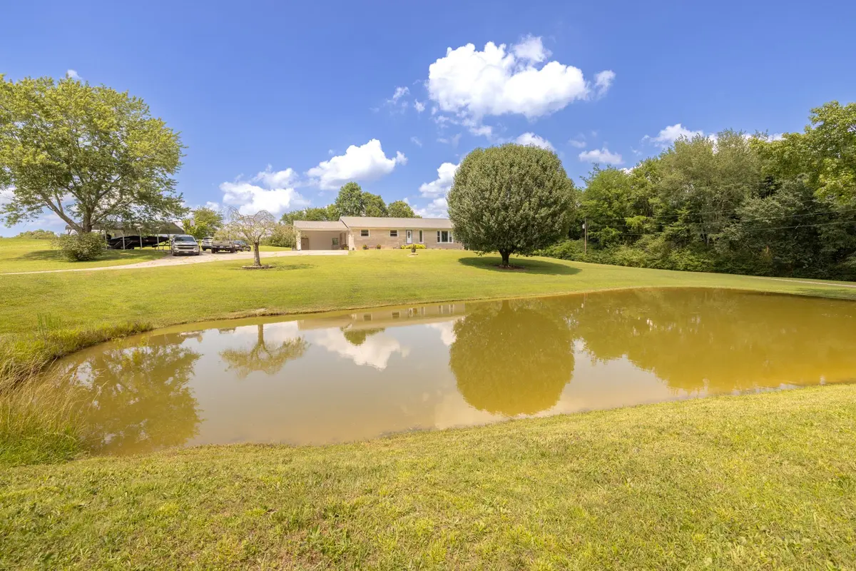 34 Dunn Rd, Leoma, TN 38468