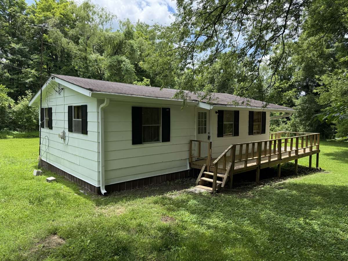 107 Coffey St, Wartrace, TN 37183
