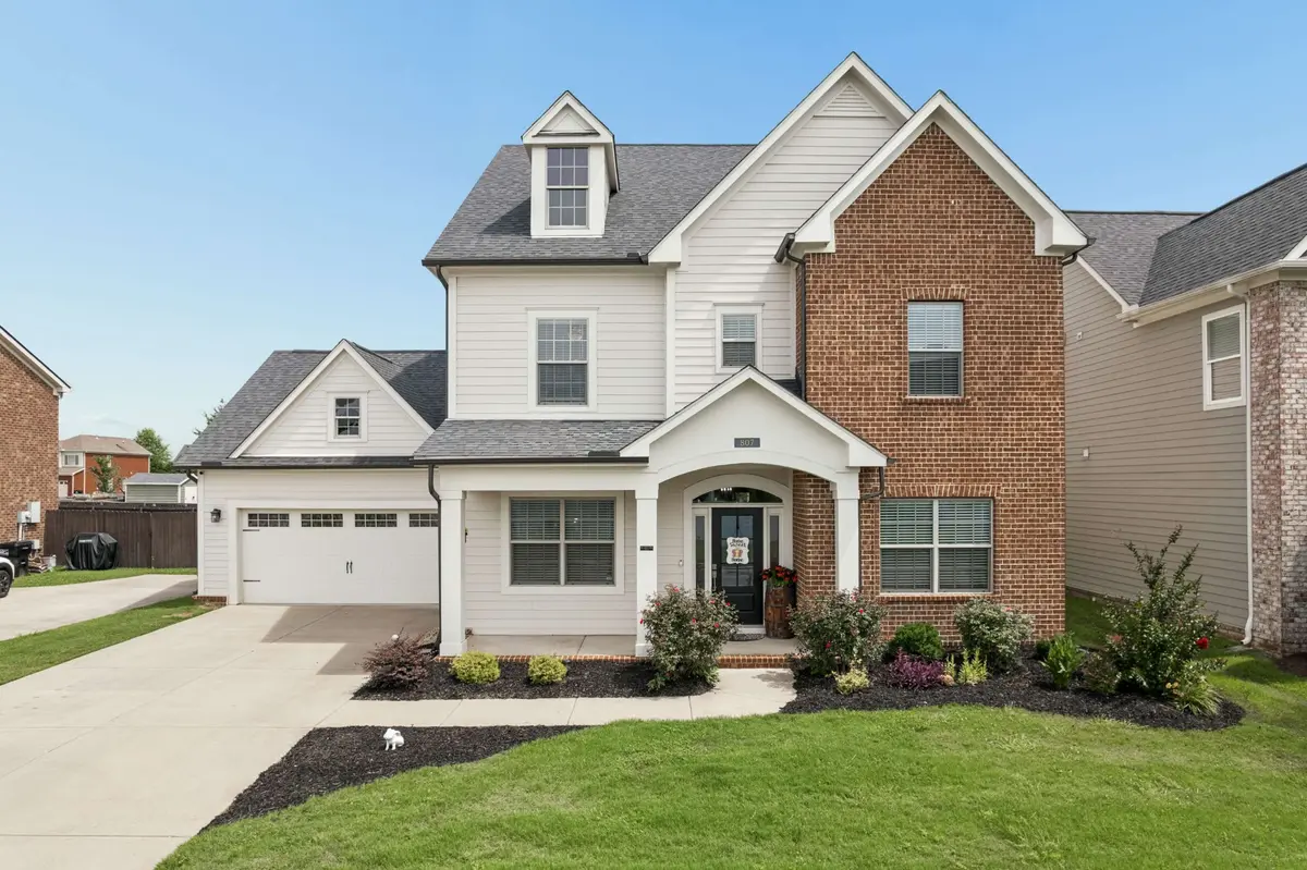 807 Sapphire Dr, Murfreesboro, TN 37128