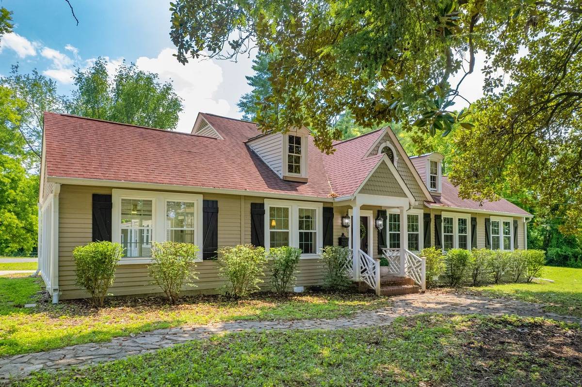 1989 Hampshire Pike, Columbia, TN 38401