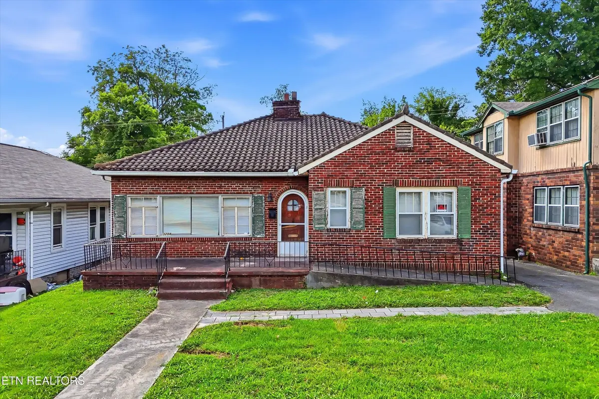 3208 E Magnolia Ave, Knoxville, TN 37914