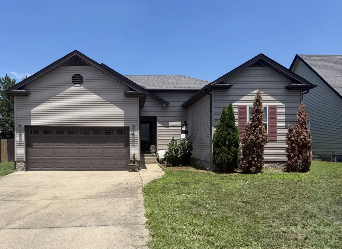 685 Fox Hound Dr, Clarksville, TN 37040