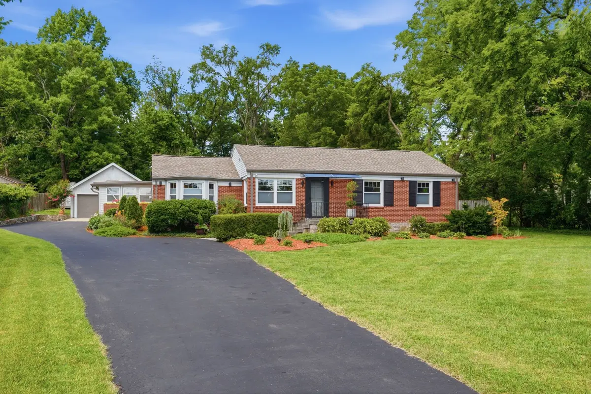 865 W Hillwood Dr, Nashville, TN 37205
