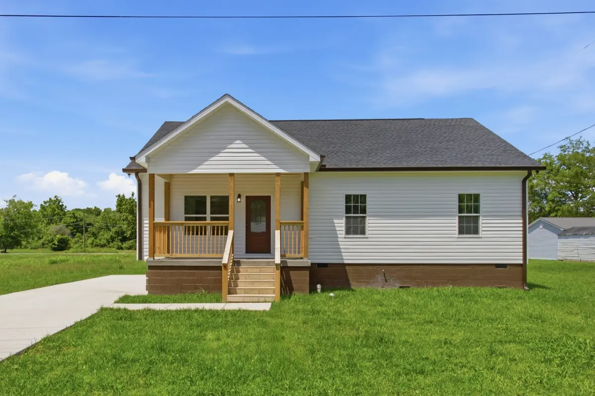 209 Armstrong St, Waverly, TN 37185