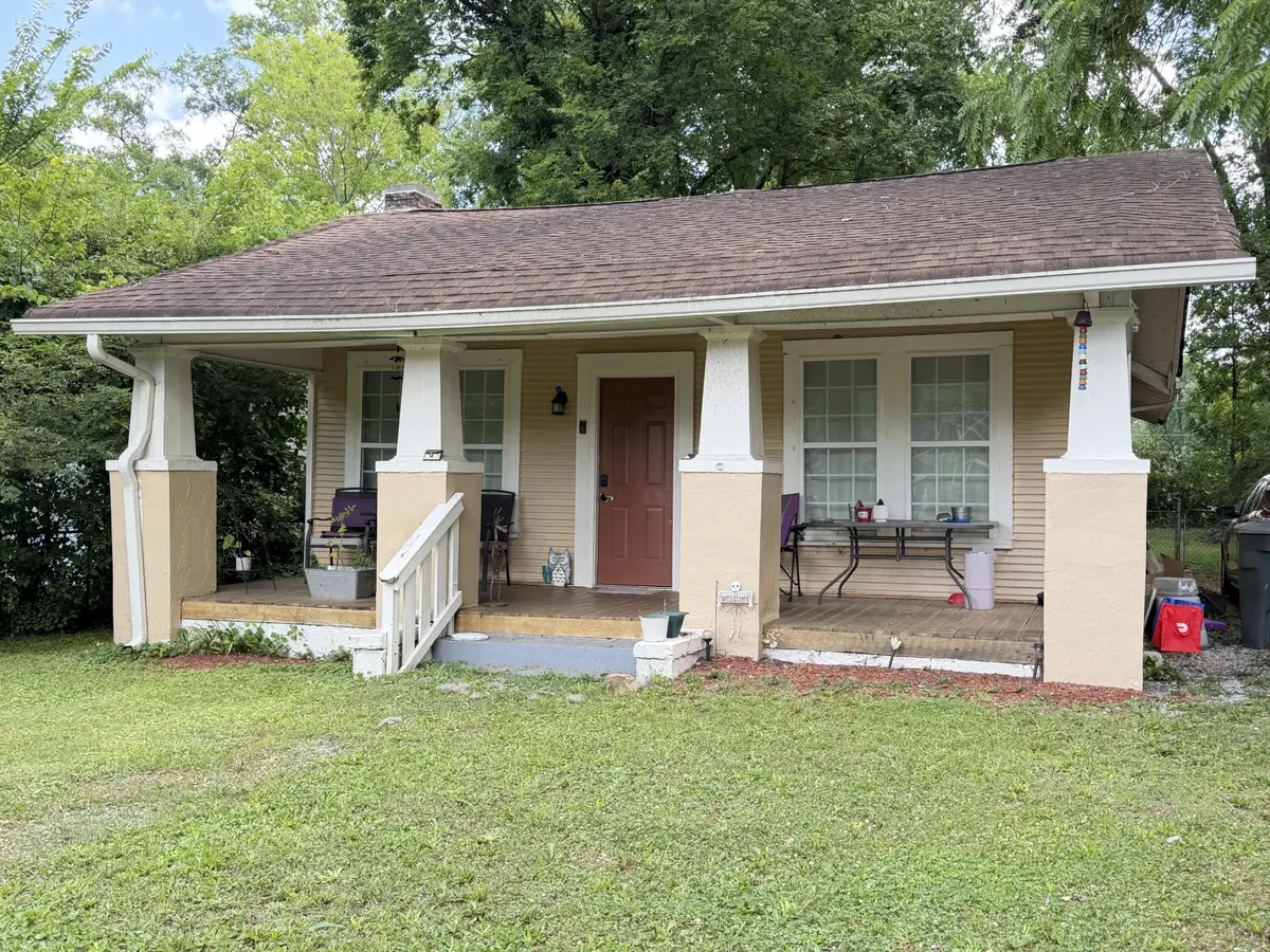 16 Woodvale Avenue, Chattanooga, TN 37411