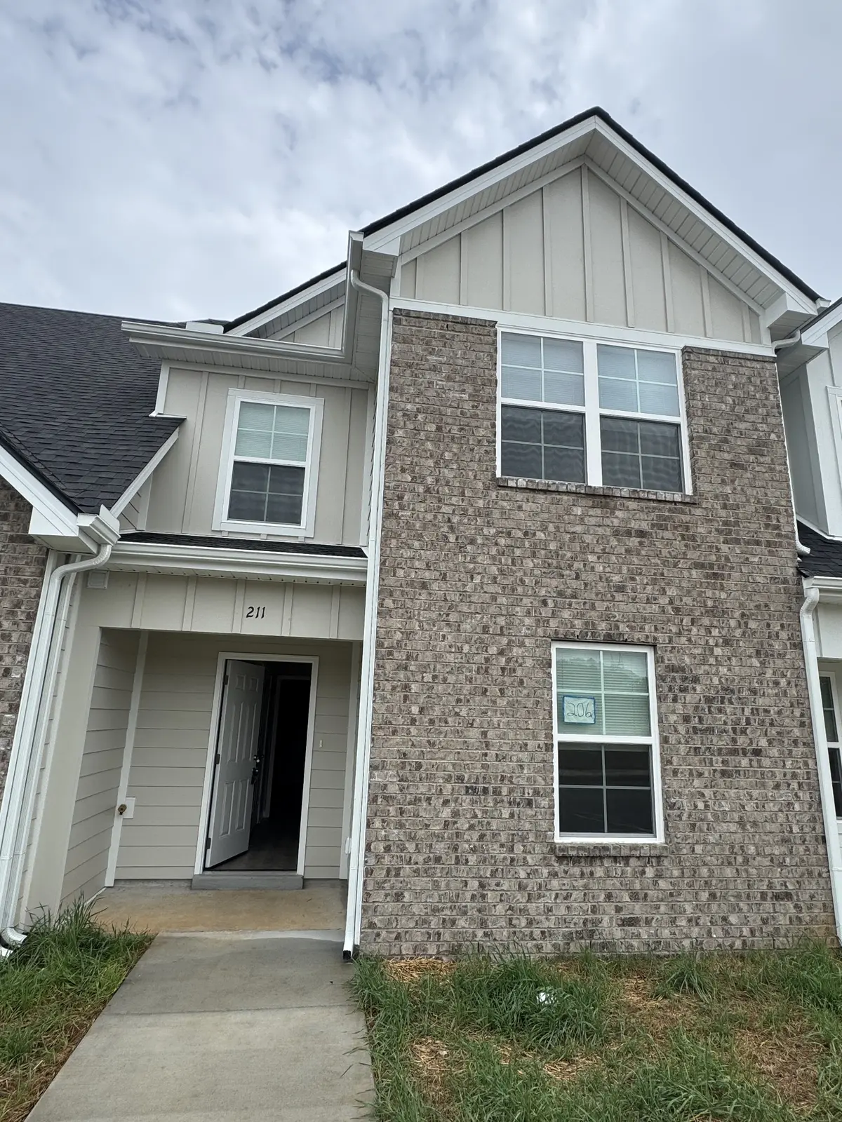 211 Mountaindale Dr, Smyrna, TN 37167