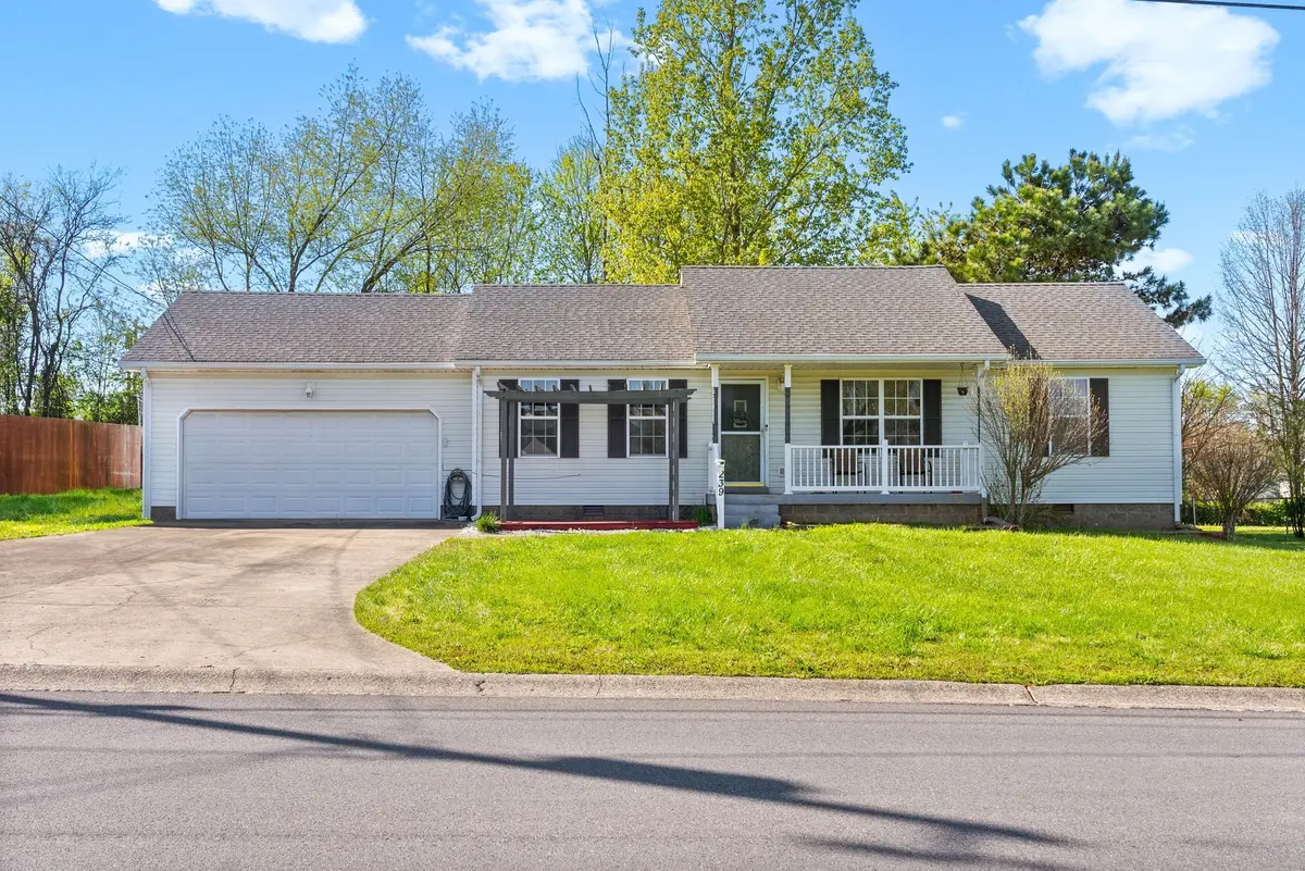 239 Golden Pond Ave, Oak Grove, KY 42262