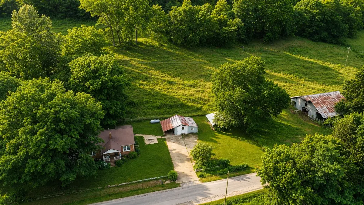 2039 Blackburn Hollow Rd, Cornersville, TN 37047