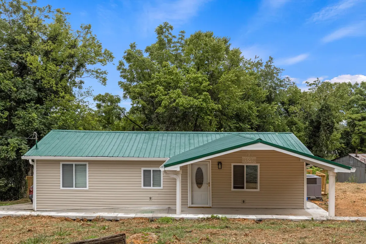 133 Mccraw Street, Rossville, GA 30741