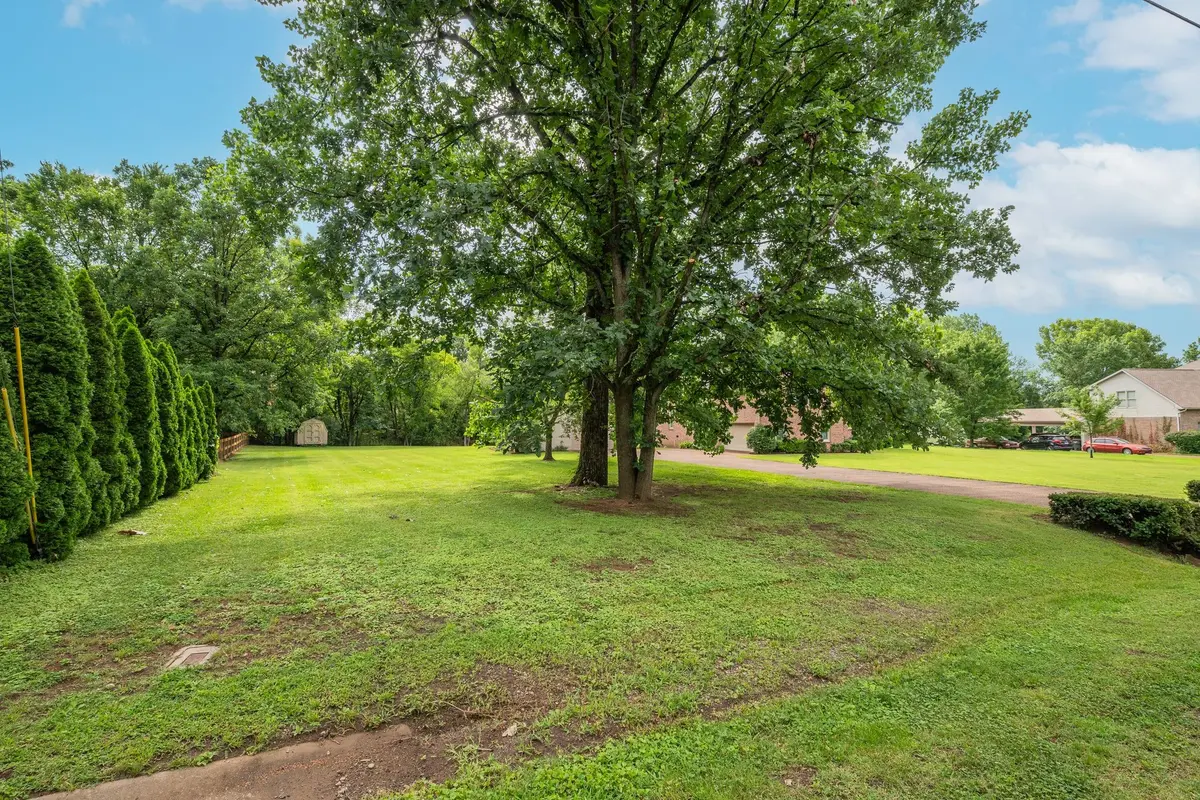 7316 Dunaway Dr, Nashville, TN 37221