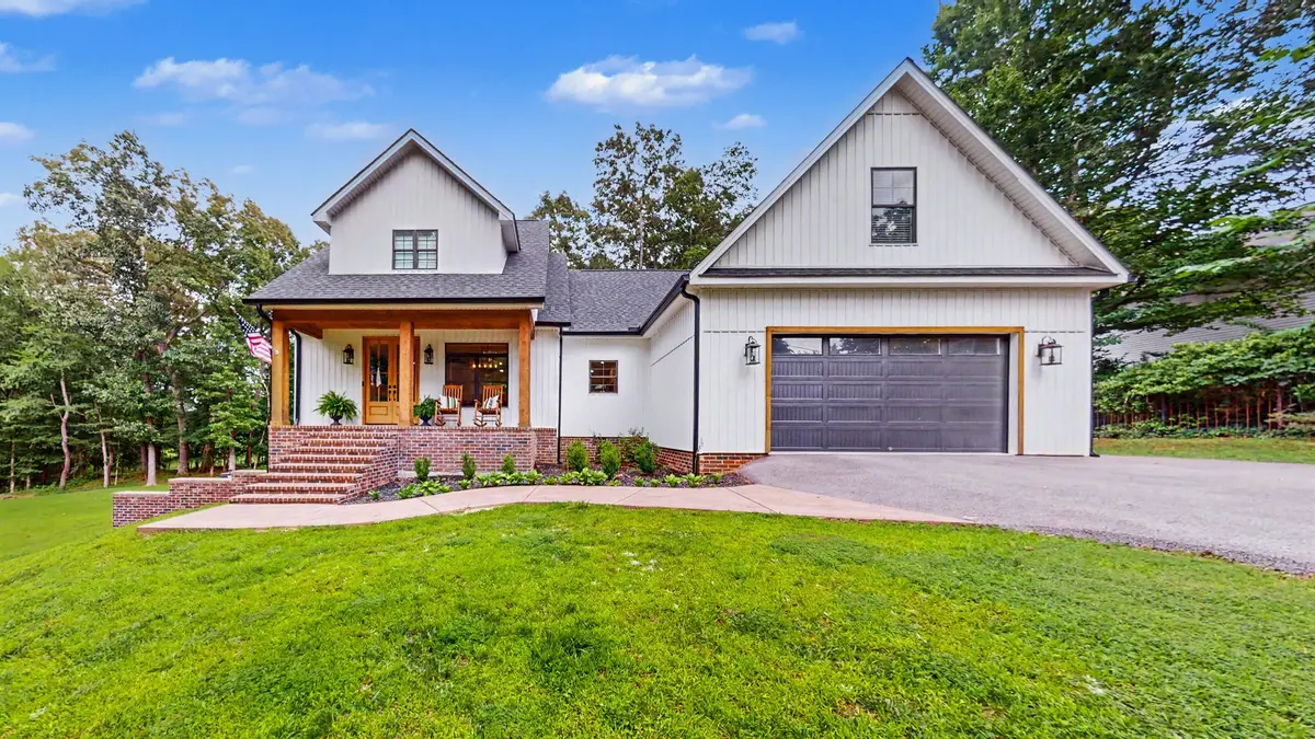 183 Country Wood Dr, Paris, TN 38242