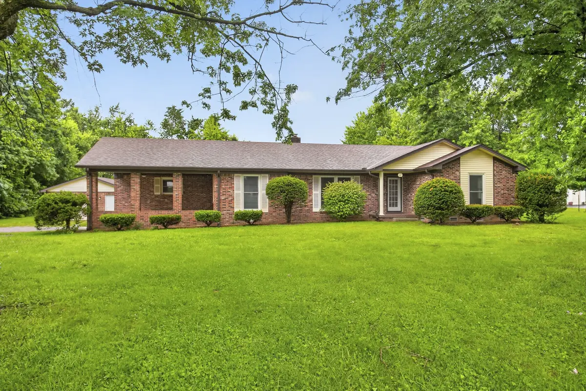 647 52 E Highway #E, Portland, TN 37148