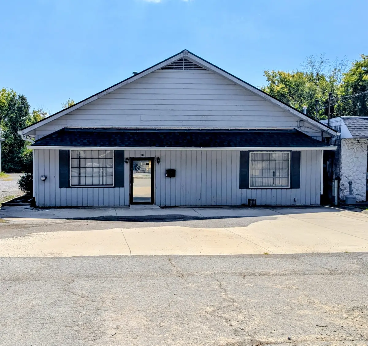 144 Volunteer Dr, Hendersonville, TN 37075