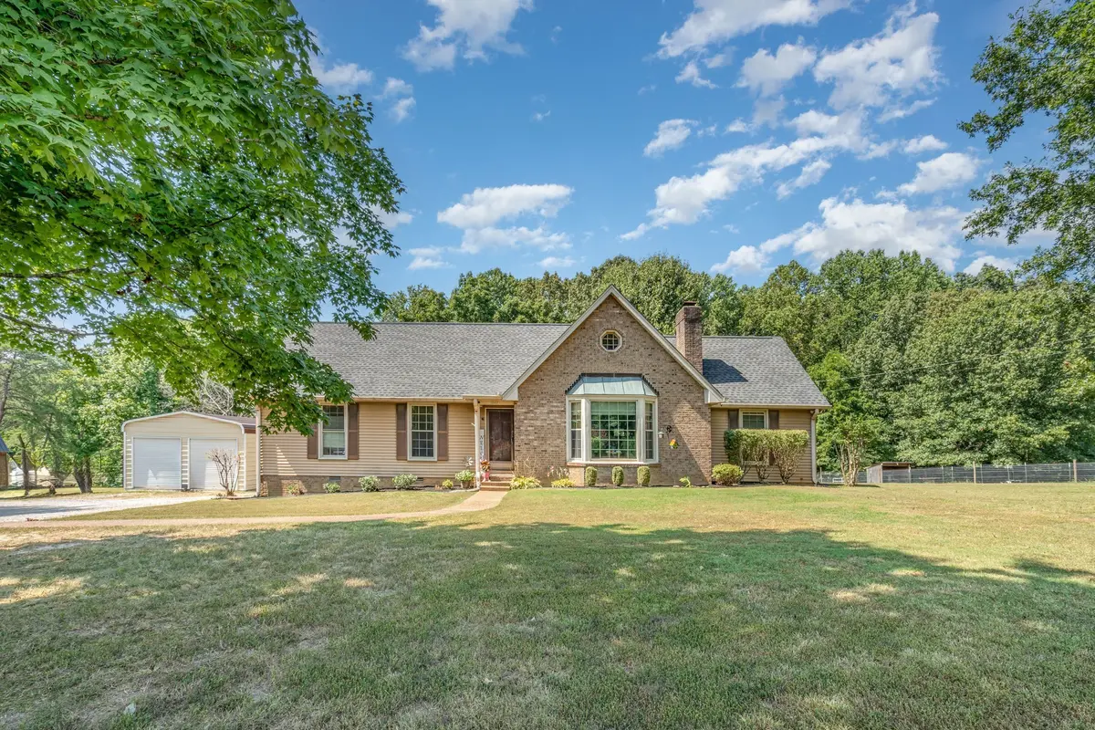 8049 New Chapel Rd, Springfield, TN 37172