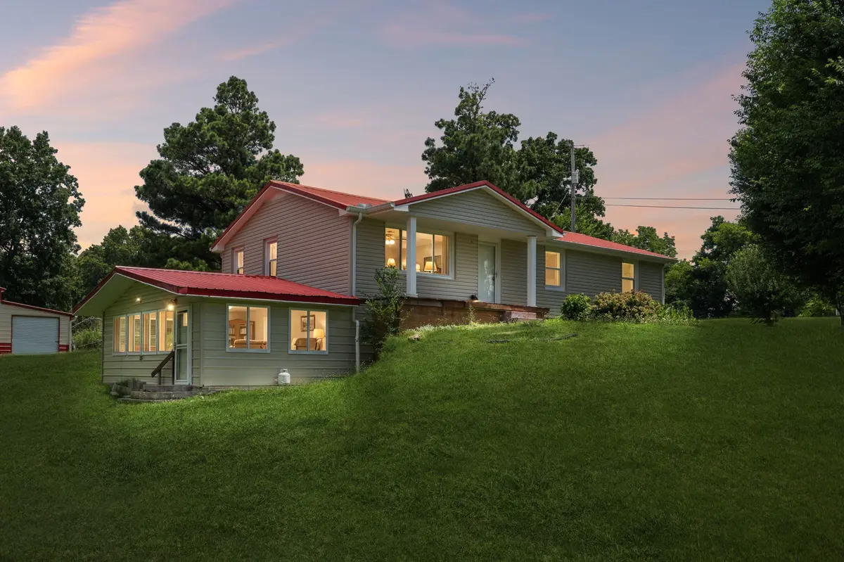 827 Tommy Oliver Rd, Clarksville, TN 37042