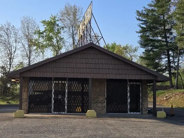 4 Lealand Dr, Clarksville, TN 37042