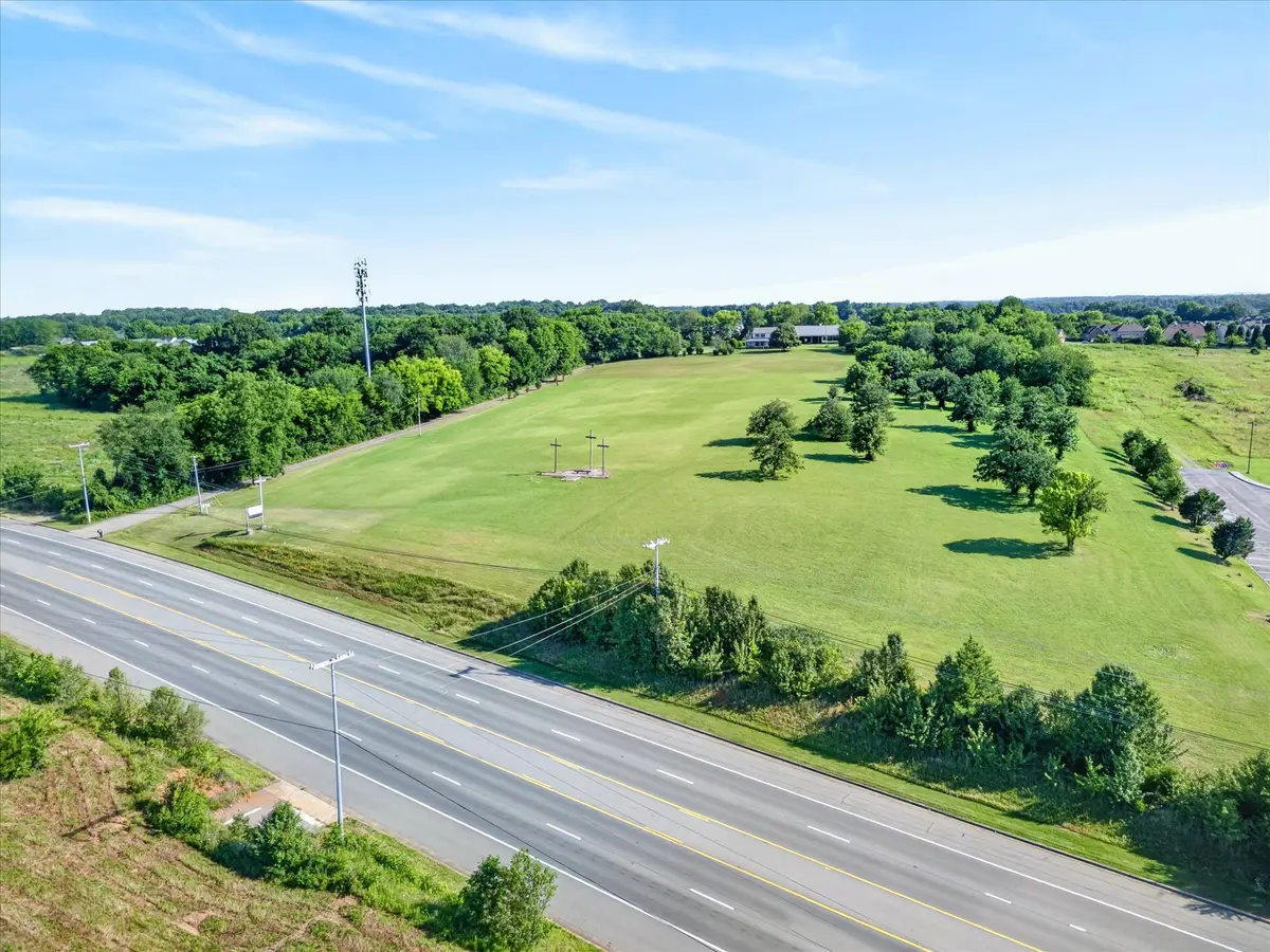 1231 Tiny Town Rd, Clarksville, TN 37042