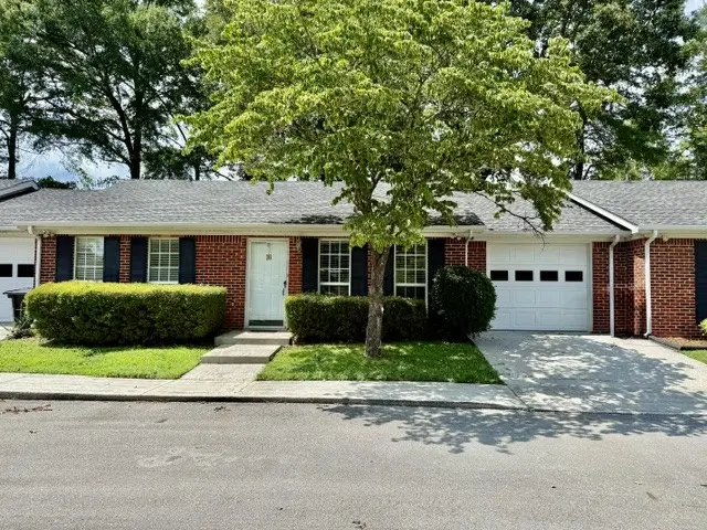 1600 N Washington St #16, Tullahoma, TN 37388