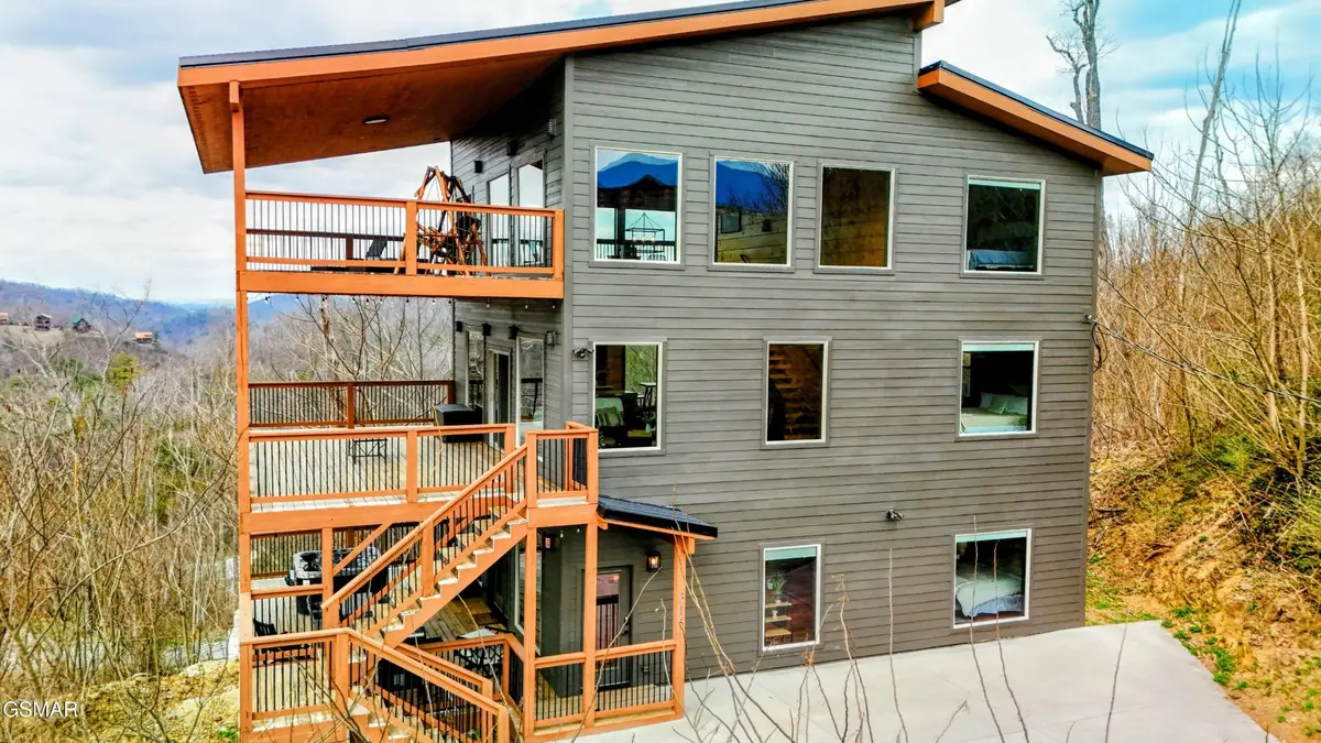 315 N Mountain Trail, Gatlinburg, TN 37738