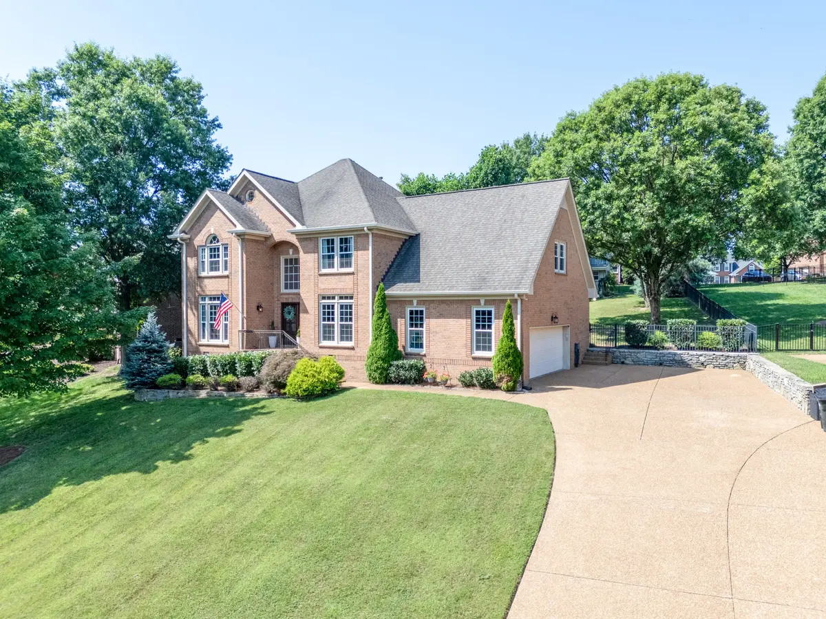 136 Ballentrae Dr, Hendersonville, TN 37075