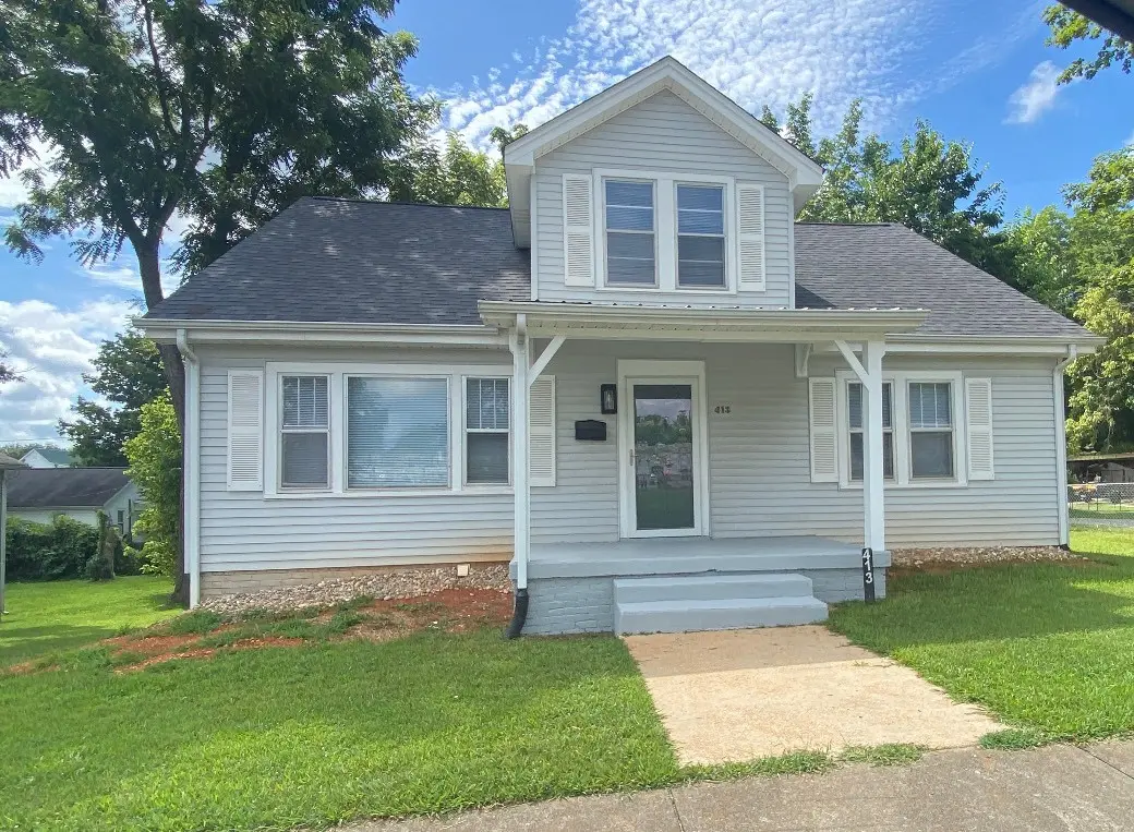 413 N Charlotte St, Dickson, TN 37055