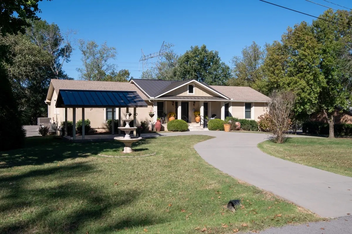 318 W Lee Etta Dr, Gallatin, TN 37066