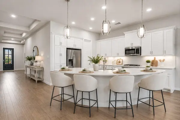 724 Dayridge DR, Dripping Springs, TX 78620