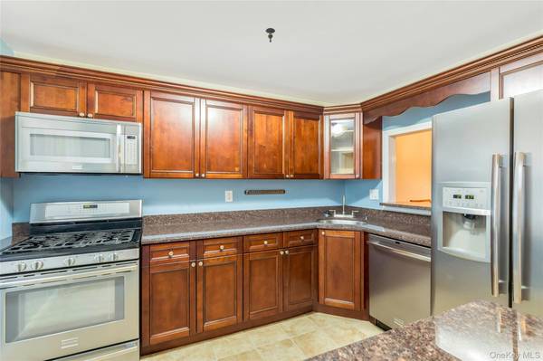 5218 Wilshire LN #5218, Oakdale, NY 11769