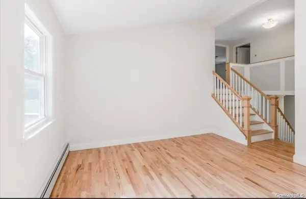 6 Autumn DR, Mount Sinai, NY 11766