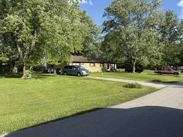 8191-8193 N Maple DR, Mooresville, IN 46158