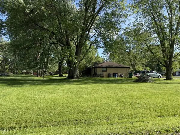 8191-8193 N Maple DR, Mooresville, IN 46158