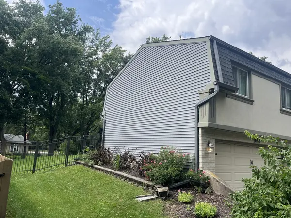 2248 Kingston DR, Wheaton, IL 60189