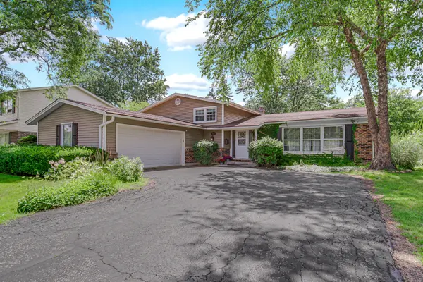3010 N Kennicott AVE, Arlington Heights, IL 60004