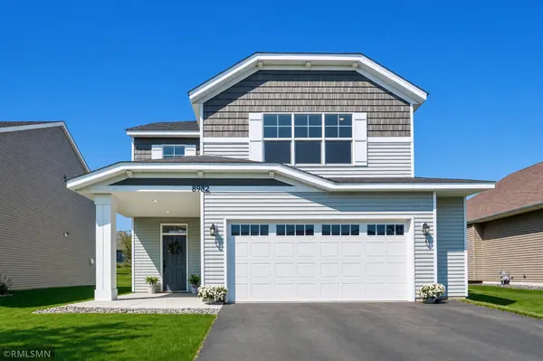 8982 Parkview CIR, Chisago City, MN 55013