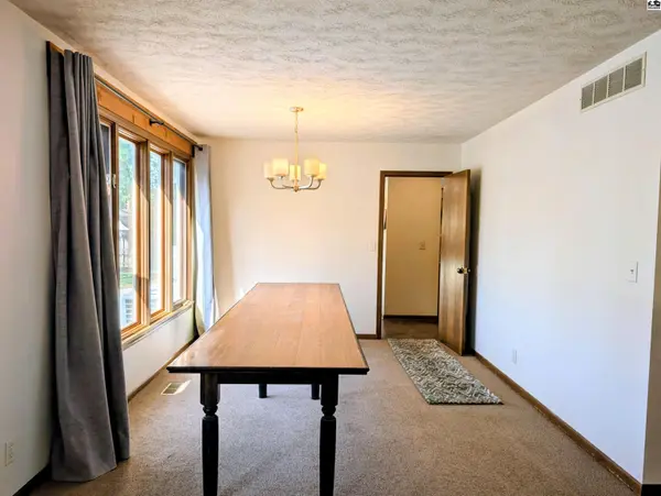 1038 Countryside Dr, Mcpherson, KS 67460